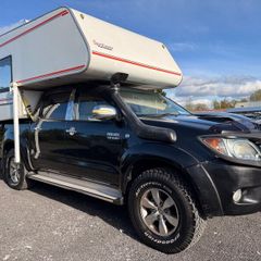 Very rare demountable camper on low mileage Hilux