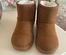Girls boots