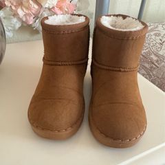 Girls boots