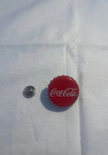 Coca Cola bottle cap pin badge