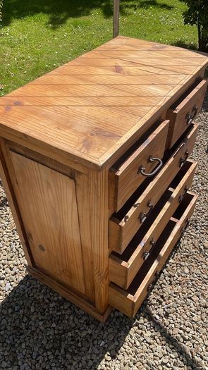 Chest of drawers