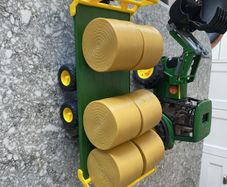 Bruder trailer & 6bales
