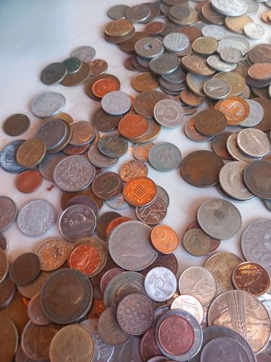 650 coins from around the world, post 6e, D18