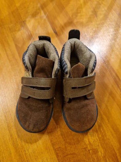 Toddler shoes size 5