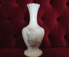 Vintage "Royal Tara" Vase, Handmade in Galway. (8.5")