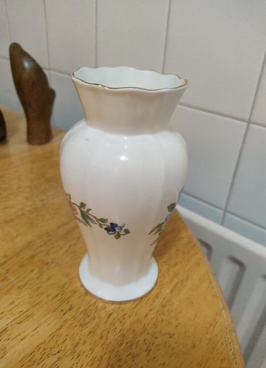 6" Pembroke Edwardian Flower Vase (Gold Trim) by AYNSLEY Fine Bone china in Excellent condition