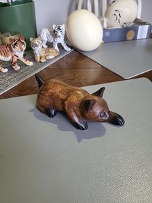 Cat carved wooden