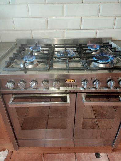 Hotpoint gas hob electric oven