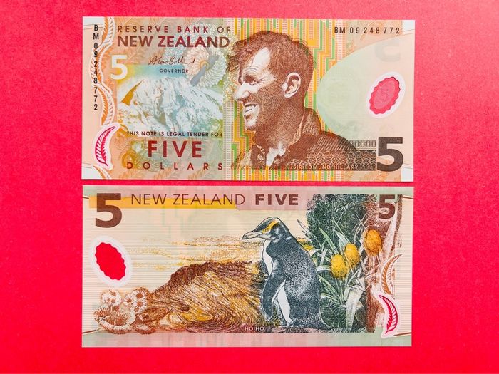New  Zealand  5 Dollars  2009  Pick  185e  Polymer / Plastic  ( Uncirculated )