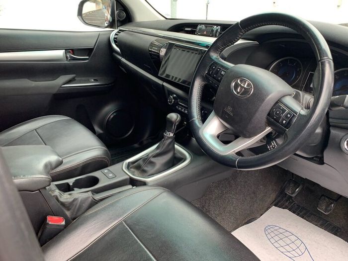 Toyota HiLux Invincible