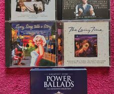 5 CDs like new. Compilation CDs
