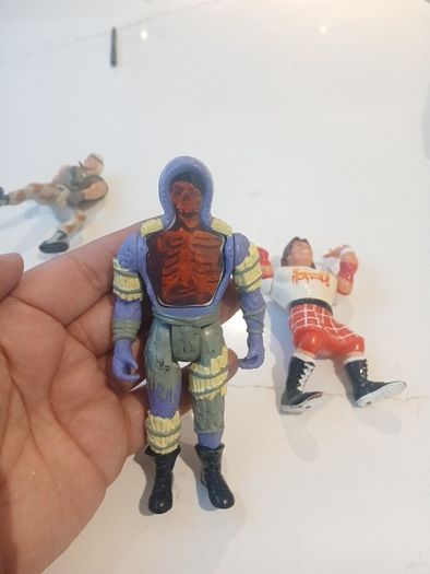 Mixed action figures