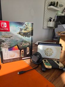 Nintendo Switch OLED Zelda - TOTK Edition - Modded, boxed with 256GB micro SD
