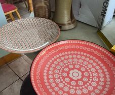 3 Items of Pottery, Set of 2  plates Oxford Daily Floreal dinnerware plates in a red patterned design and Crisscross one MEADOWS & BYRNE PORCELAIN DISHWASHER & MICROWAVE SAFE. 15.00 euro for the set. Vintage West German pottery ceramic vase featur