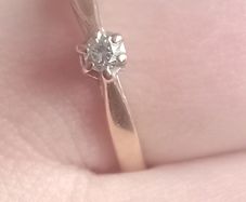 375 9ct yellow gold natural diamond ring - size L