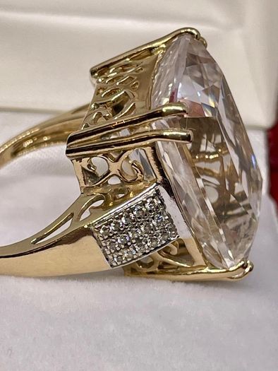 Gold Ring from the Tomas Rae collection, made of 14k Gold