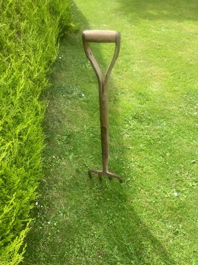 Antique 1930's-50's "Y" Handle Fork.