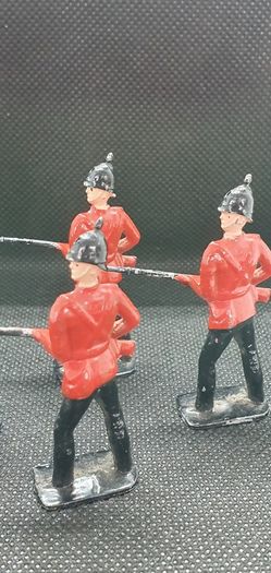 Rare and hard to find Vintage Early Britain's Hand Painted Lead Toy Soldiers (1940's)