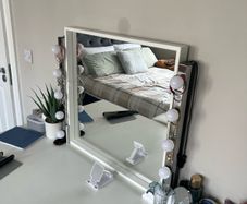 Vanity mirror
