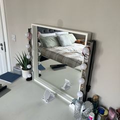 Vanity mirror