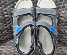 Boy's sandals size UK 5