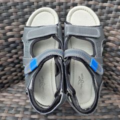 Boy's sandals size UK 5