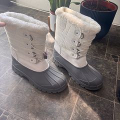 snow boots