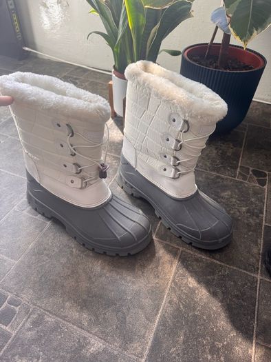 snow boots