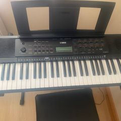 Yamaha PSR E273 keyboard