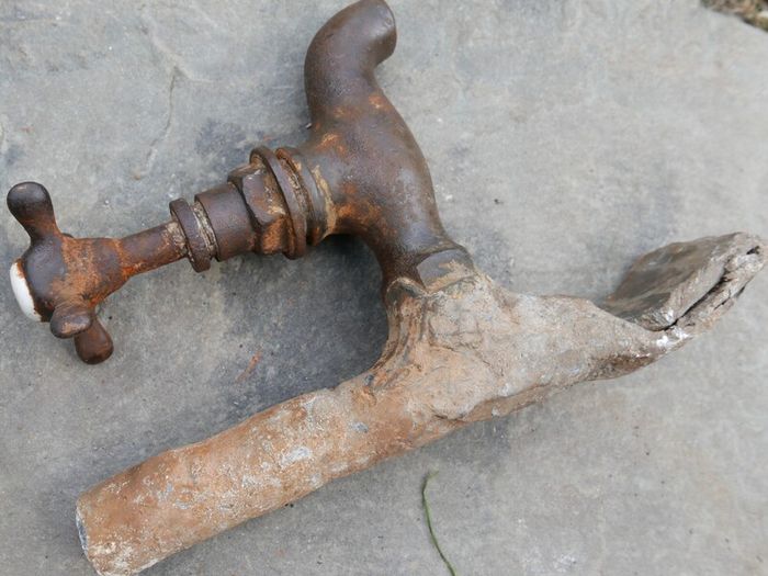 Antique Water Faucet Spigot Bathroom / Kitchen Sink Single metal Knob