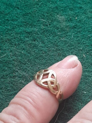 ladies 9ct gold ring