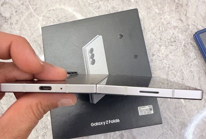 samsung galaxy fold 6 silver color 256gb 12gb ram very fast phone