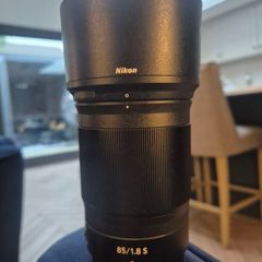 Nikon 85mm S F1.8 super sharp lens in Excellent condition