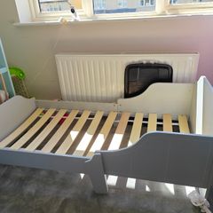 Toddler bed