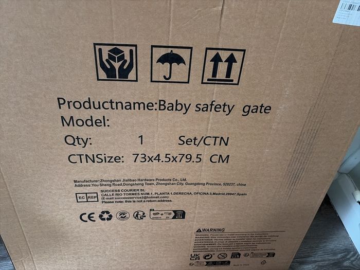 Baby safety gate