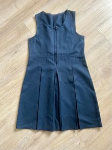 Navy pinafore 10-11y