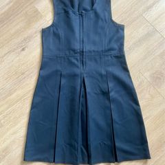 Navy pinafore 10-11y
