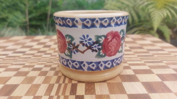 Beautiful Nicholas Mosse Small Straight-Sided Circular Pot/Bowl in the Popular but Discontinued "Kilfane Rose" Pattern, Circa 1996-2004