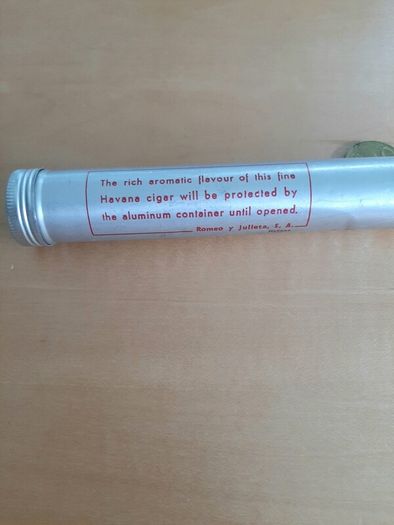 Single Havana cigar container