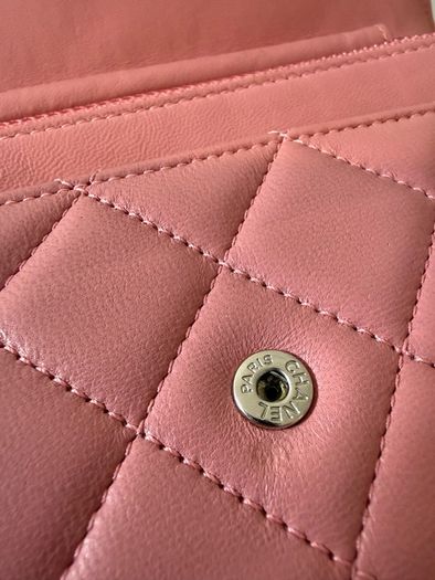 Chanel wallet on chain