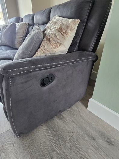 Recliner 3 seater and recliner 1 seater