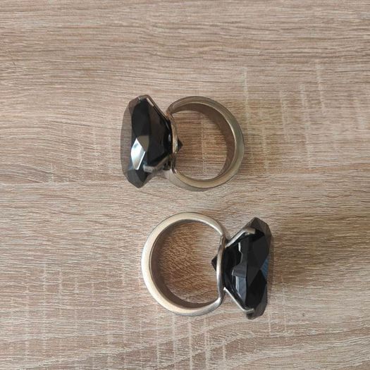 Romantic Props Decoration Two Large Black Diamonds rings