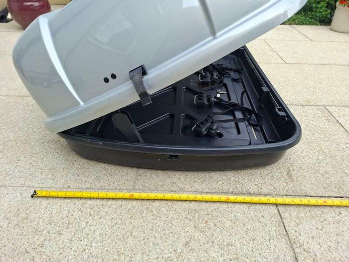 Roof box