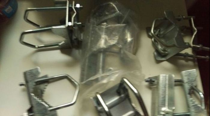 New 5 pieces of Clamp for satellite or poles .