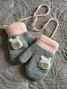 Baby hat & mittens ( newborn) / gloves 6-12 months