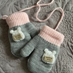 Baby hat & mittens ( newborn) / gloves 6-12 months