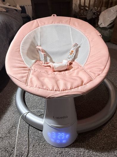 Electric baby swing