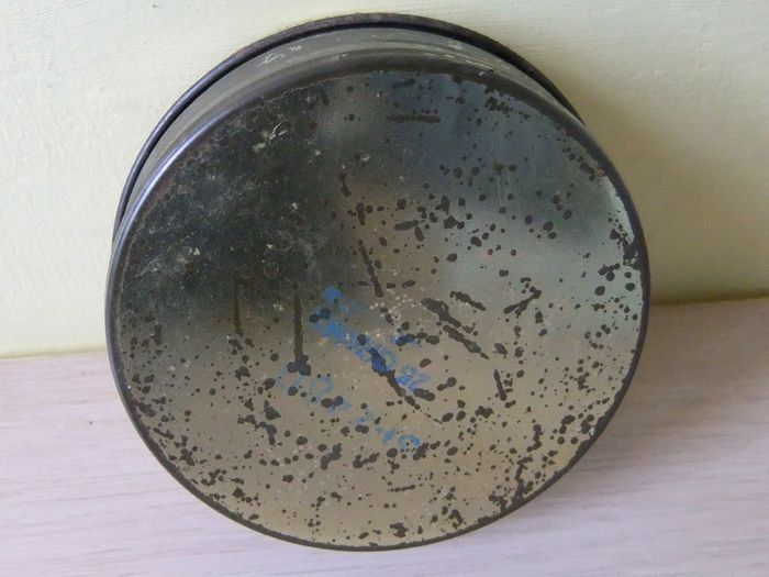 The Balkan Sobranie Tin