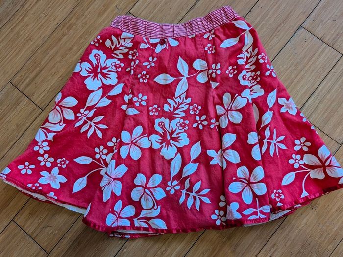 Floral pattern skirt.
