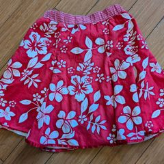 Floral pattern girls skirt.